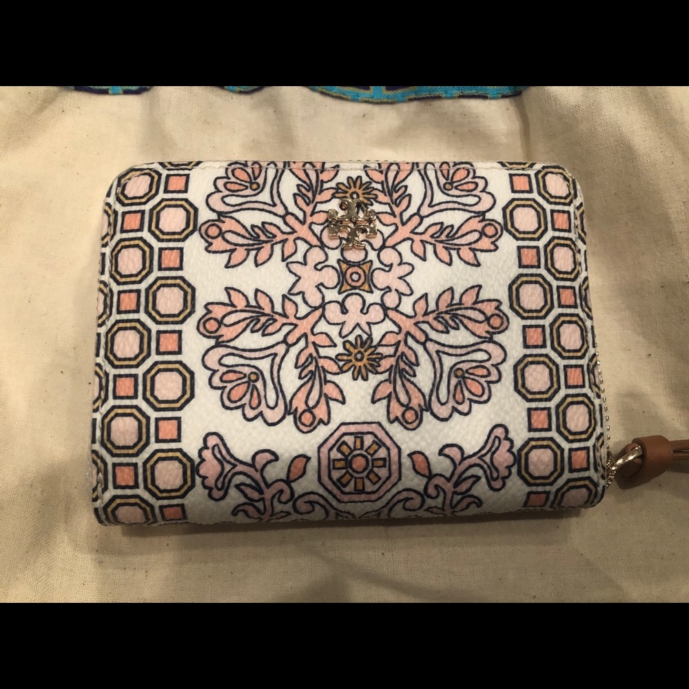 New leather wallet
